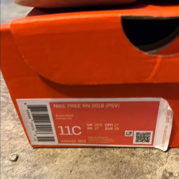 Nike - Picture 3 of 5